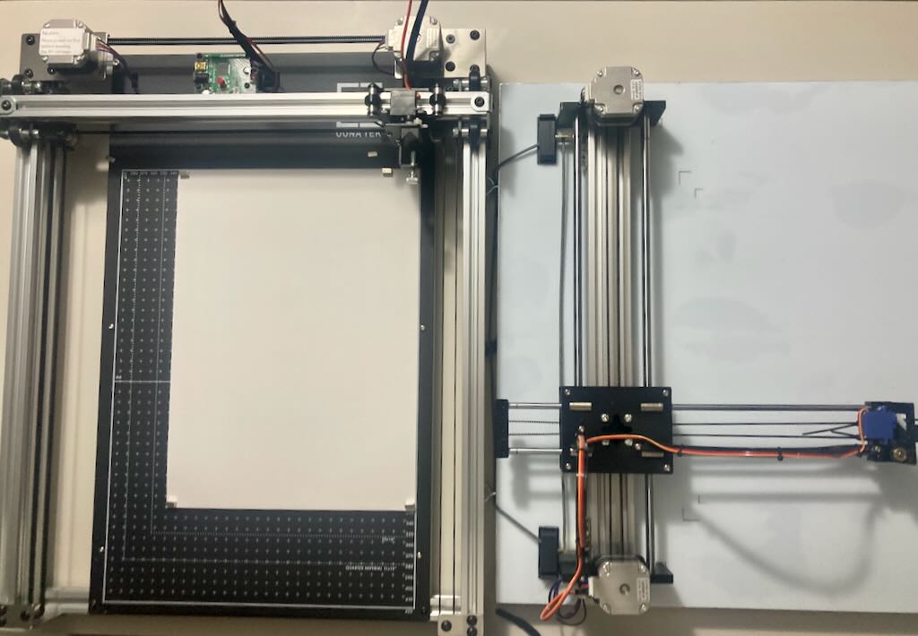 The iDraw H SE/A3 on the left and the 1.0 A4 on the right